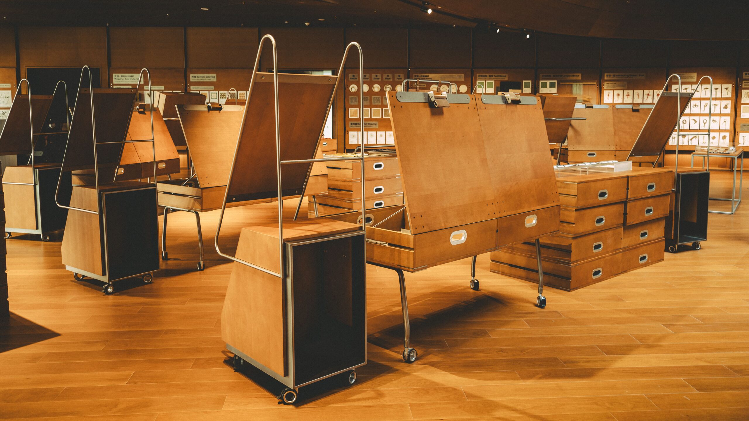 Modular wooden exhibition booth stands